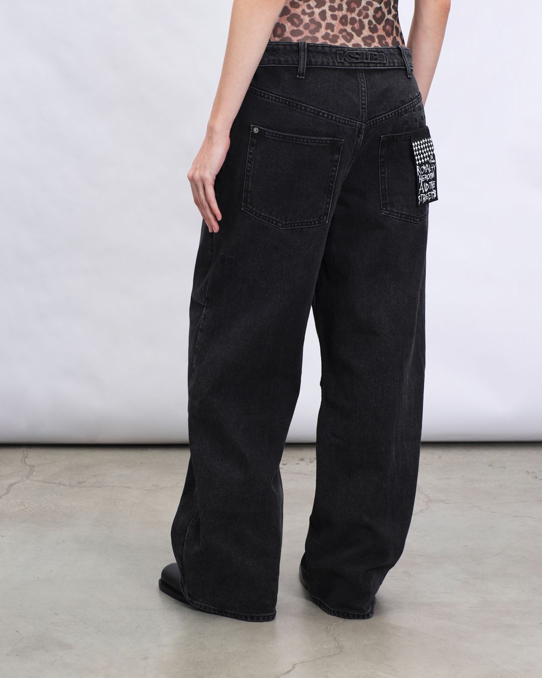 Купить Джинсы KSUBI