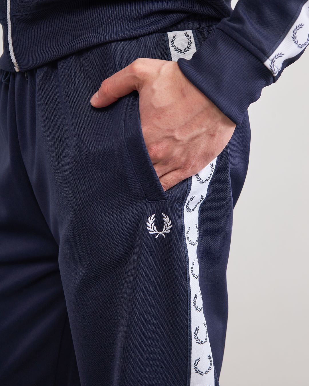 Купить Брюки FRED PERRY