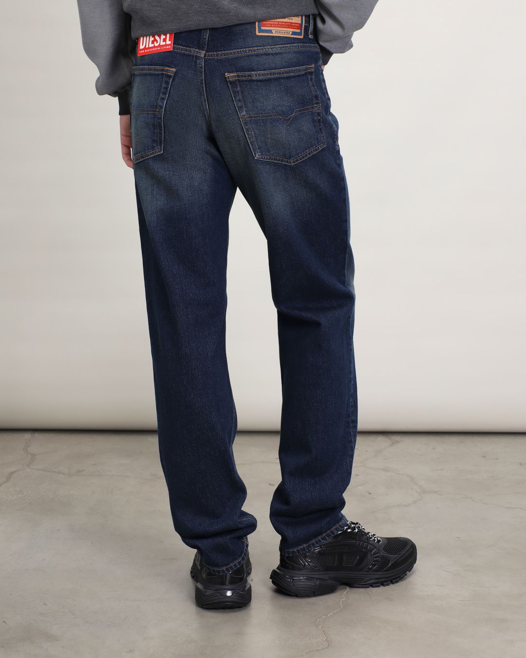 Купить Джинсы DIESEL