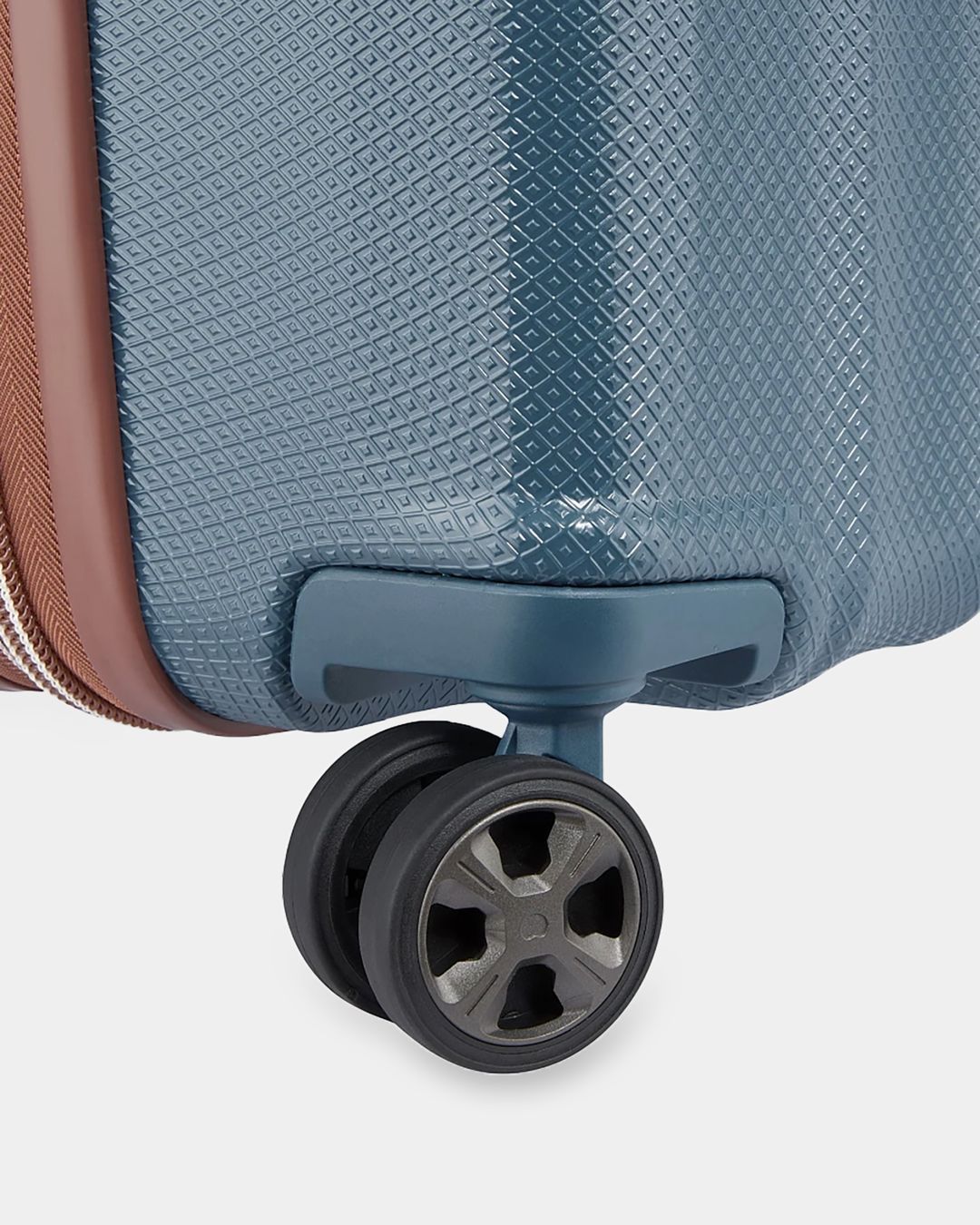 Купить Чемодан DELSEY