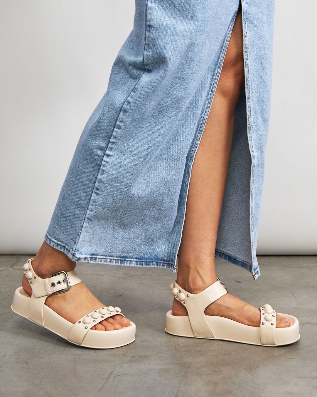 Купить Сандалии AGL