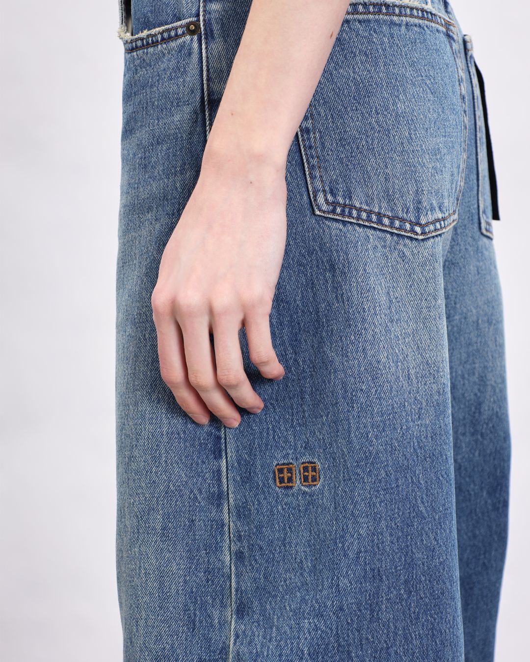 Купить Джинсы KSUBI