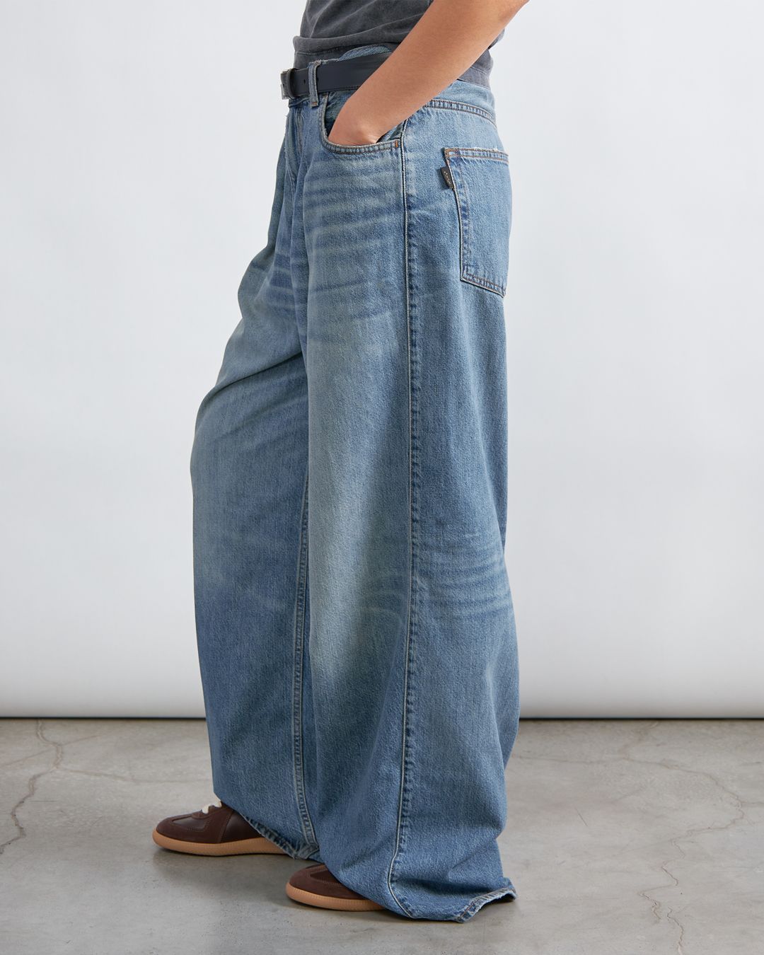 Купить Джинсы HAIKURE