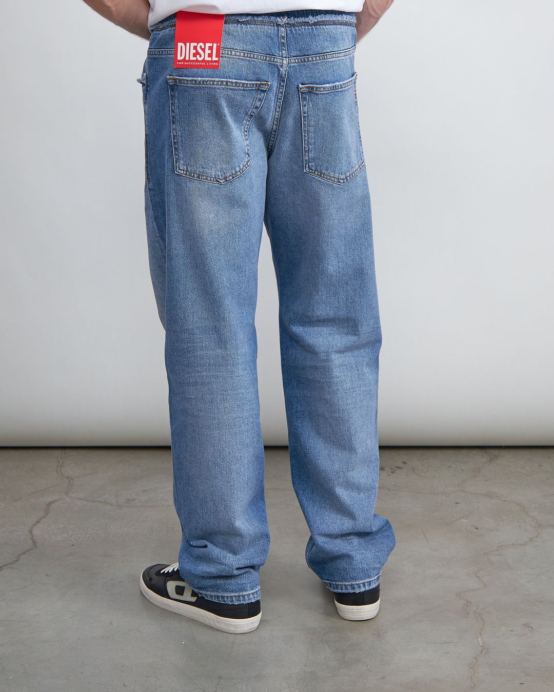 Купить Джинсы DIESEL