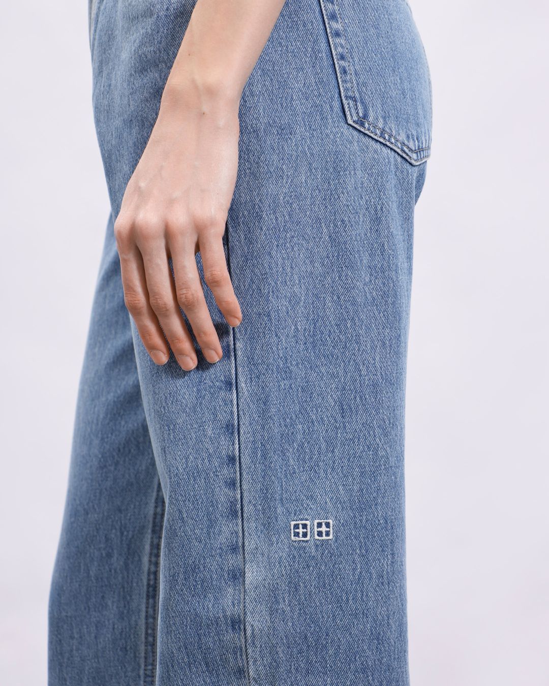 Купить Джинсы KSUBI