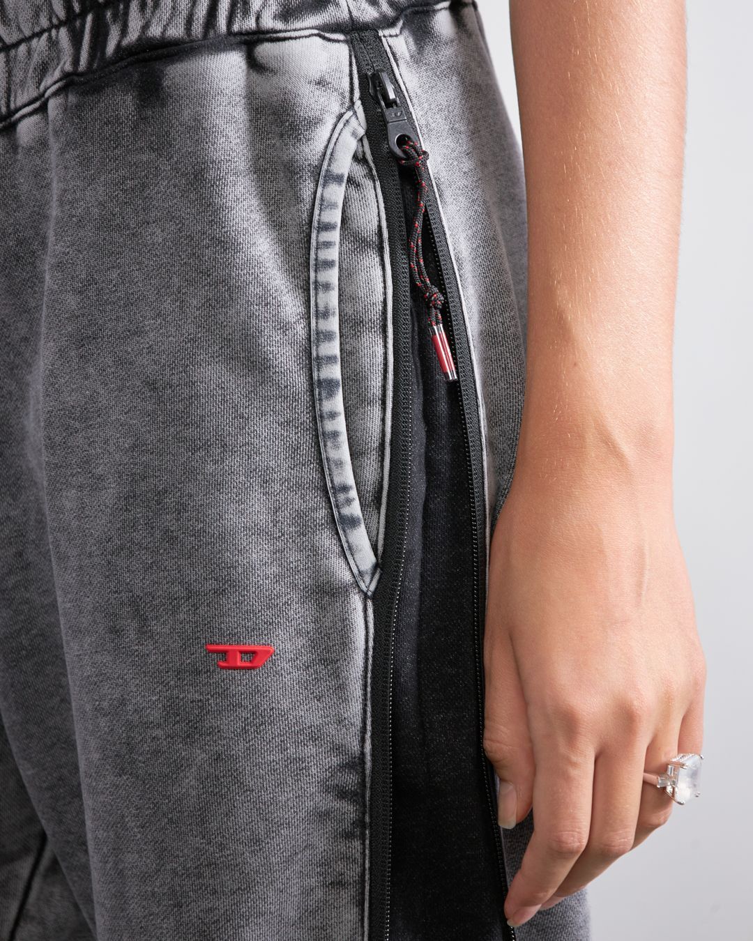 Купить Брюки DIESEL