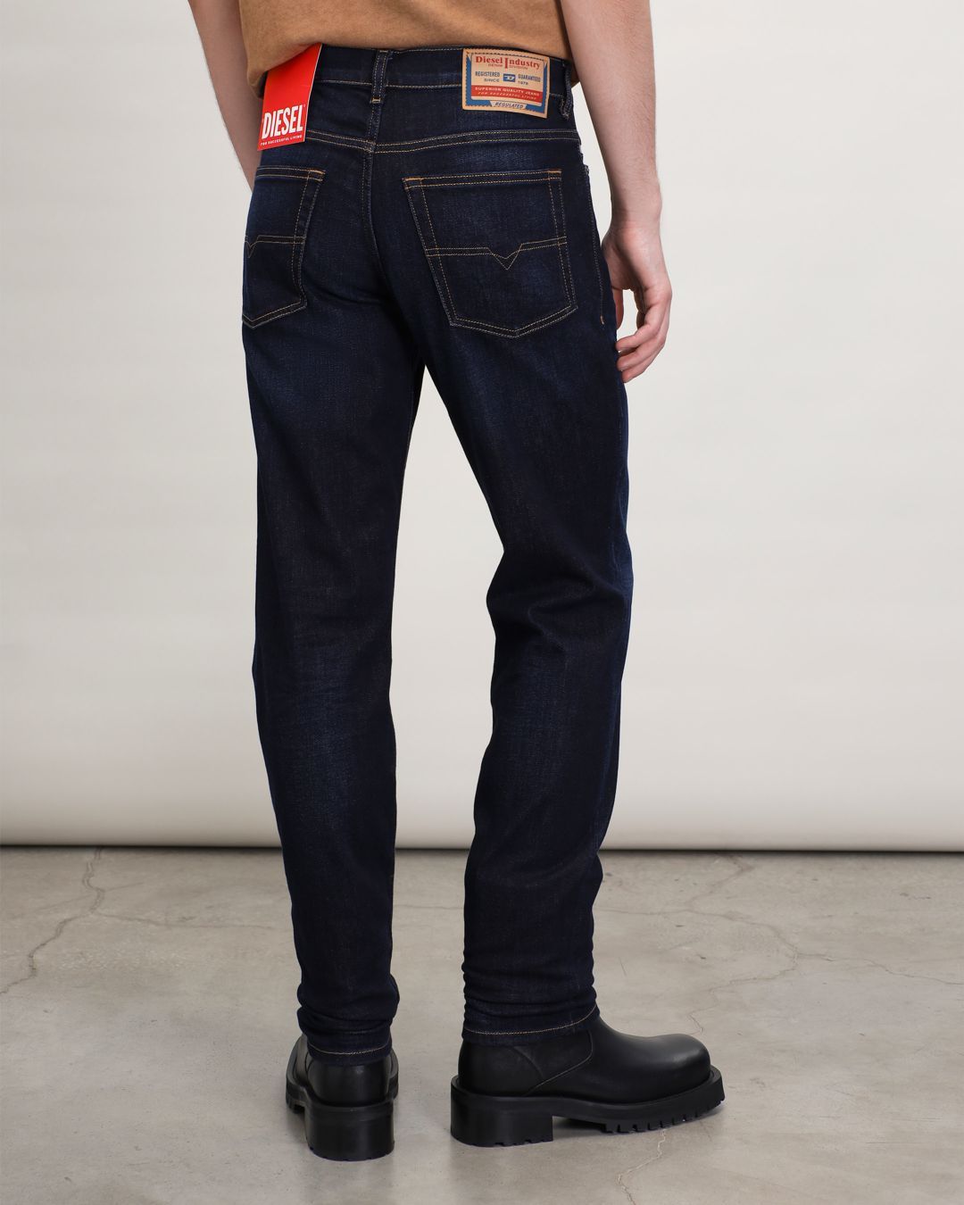 Купить Джинсы DIESEL