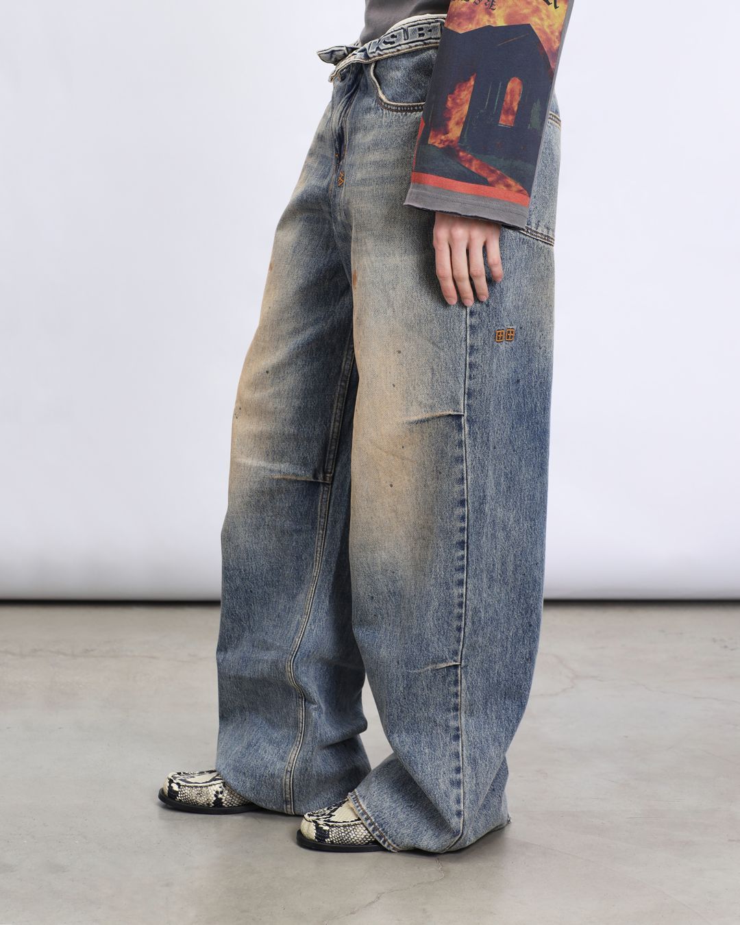 Купить Джинсы KSUBI