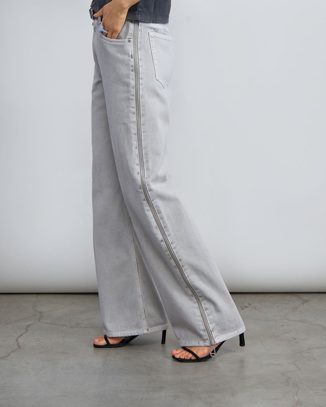 Купить Джинсы HAIKURE