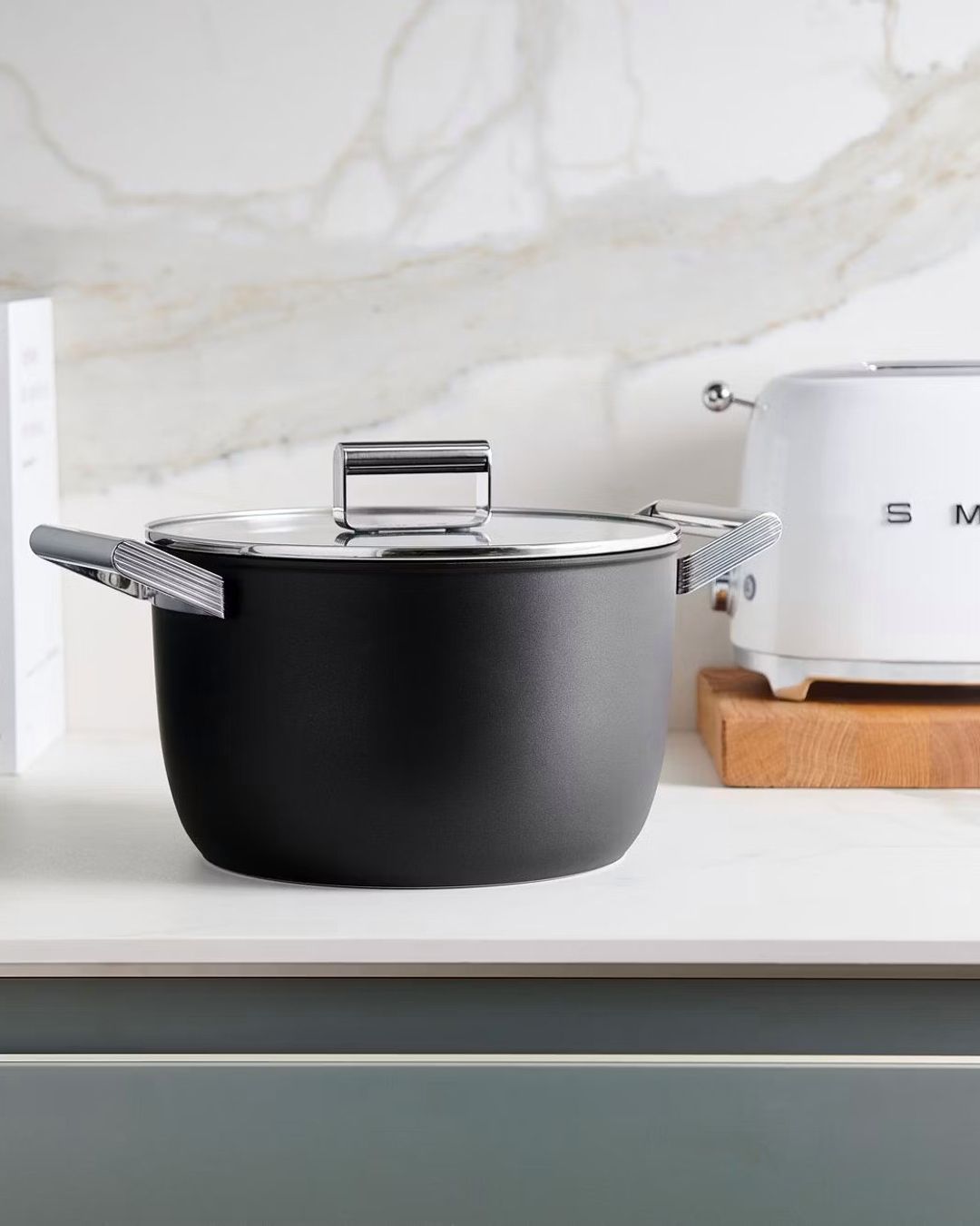 Купить Кастрюля с крышкой 26 см. 7.7 л. SMEG