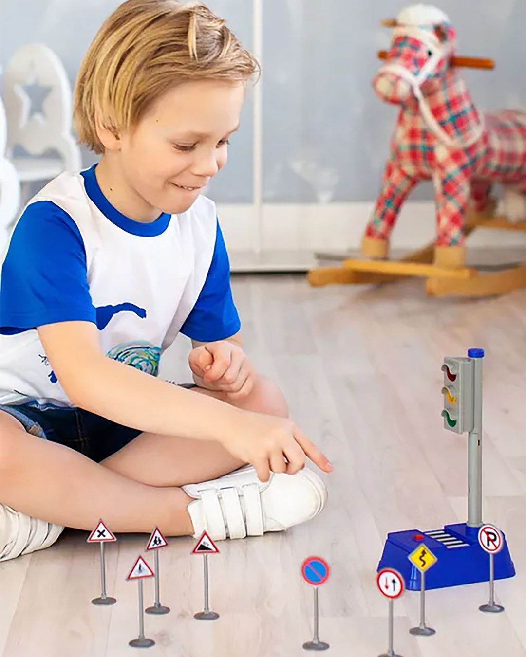 Купить Игровой набор светофор и дорожные знаки GIVITO