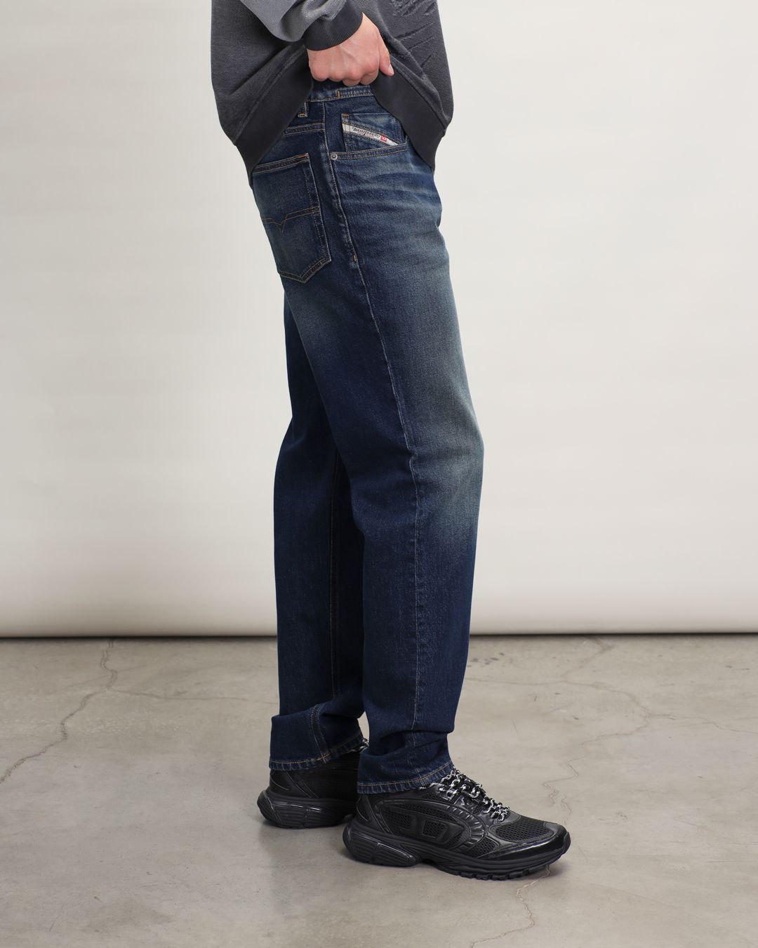 Купить Джинсы DIESEL