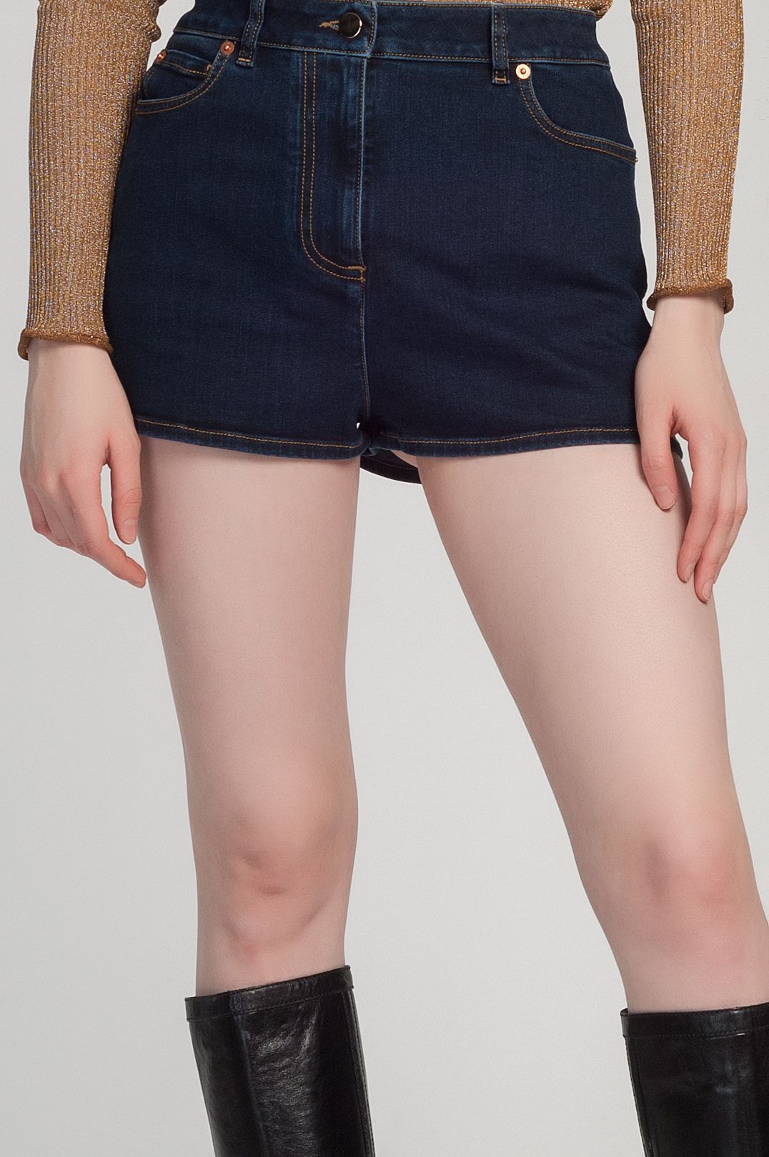 Купить Шорты VALENTINO