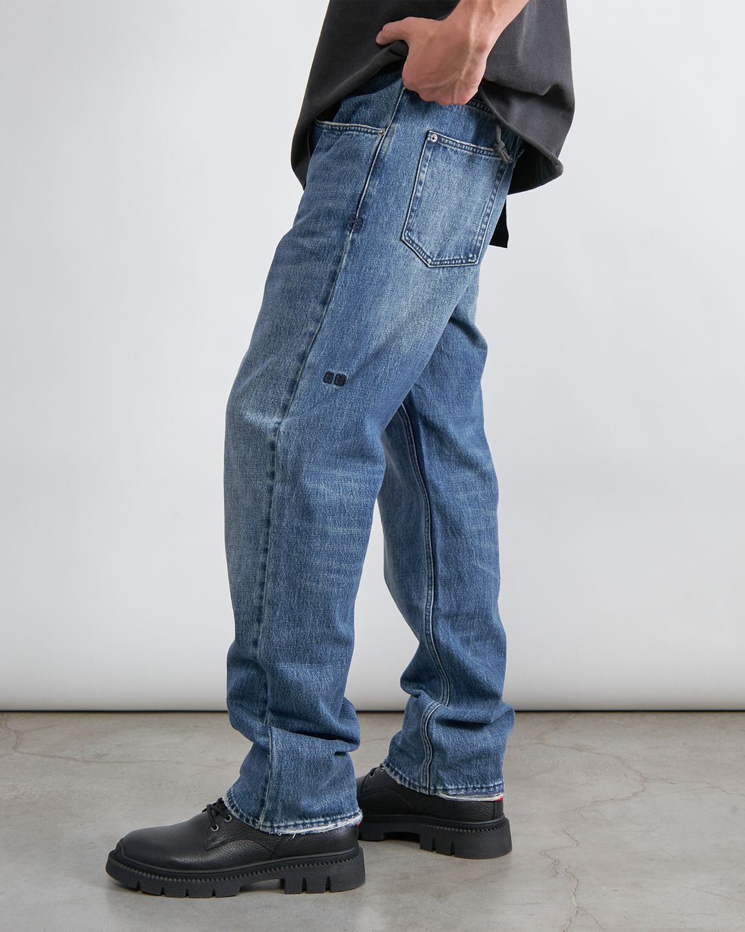 Купить Джинсы KSUBI