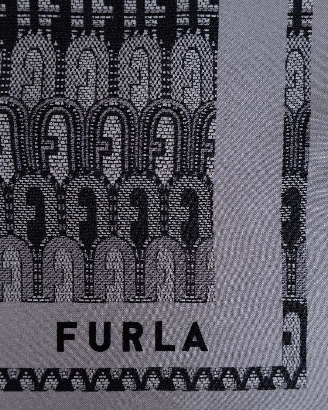 Купить Платок FURLA