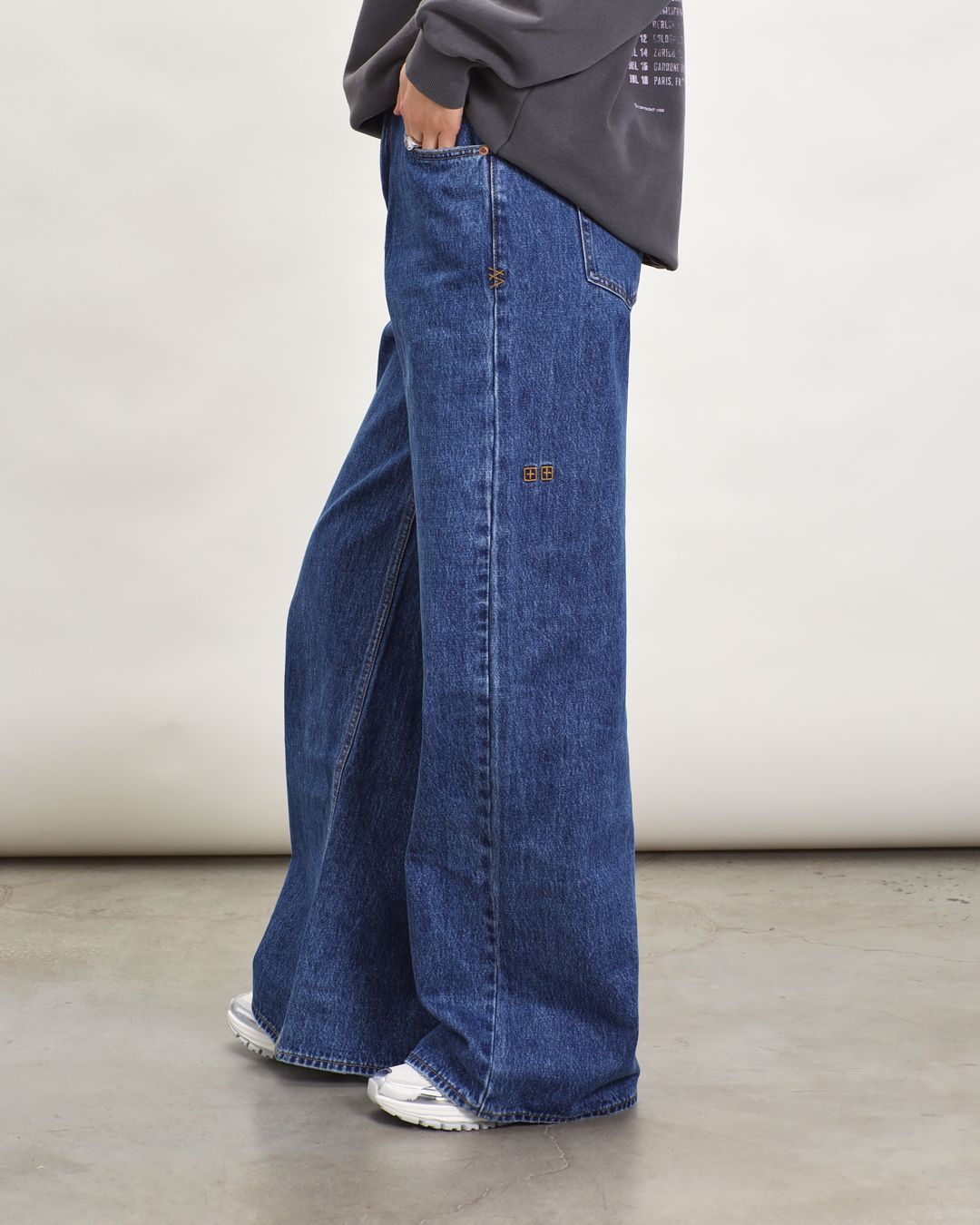 Купить Джинсы KSUBI