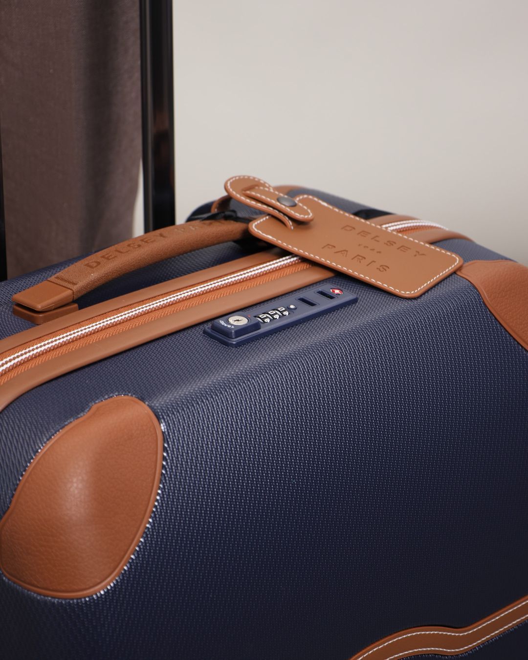 Купить Чемодан DELSEY