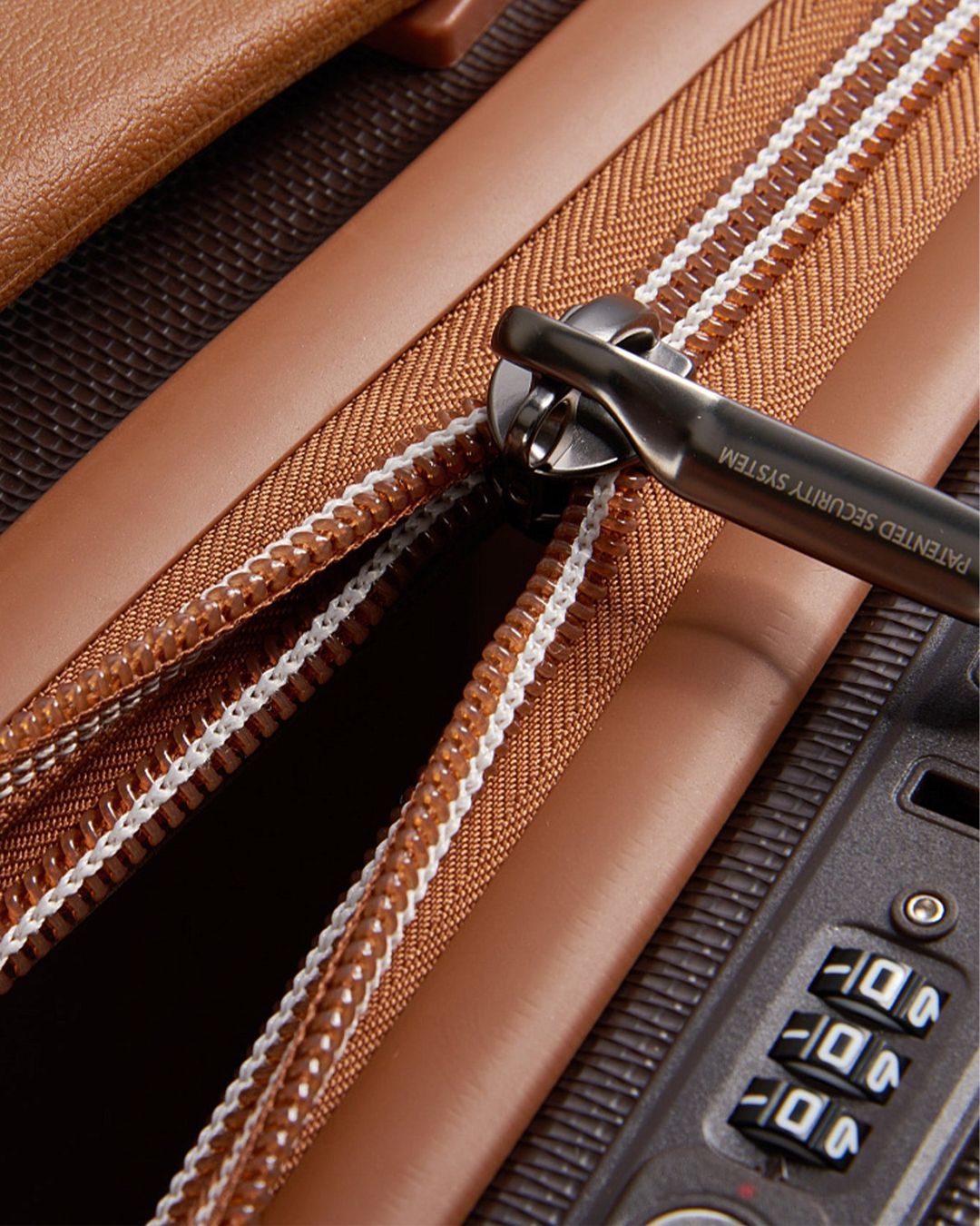 Купить Чемодан DELSEY