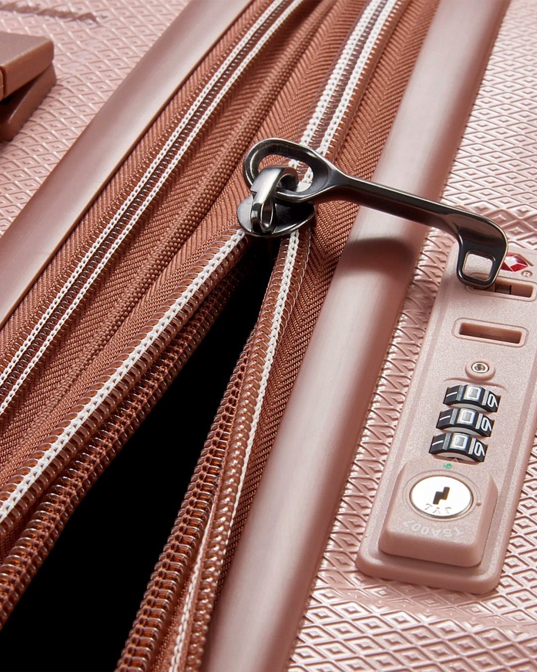 Купить Чемодан DELSEY