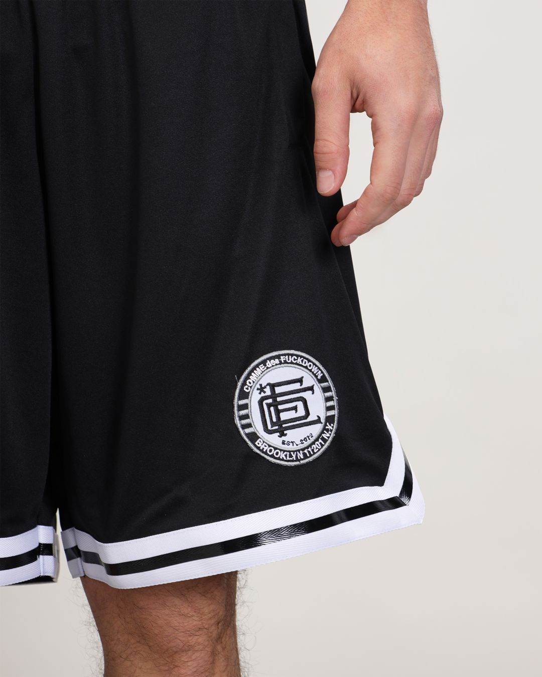 Купить Шорты COMME DES FUCKDOWN