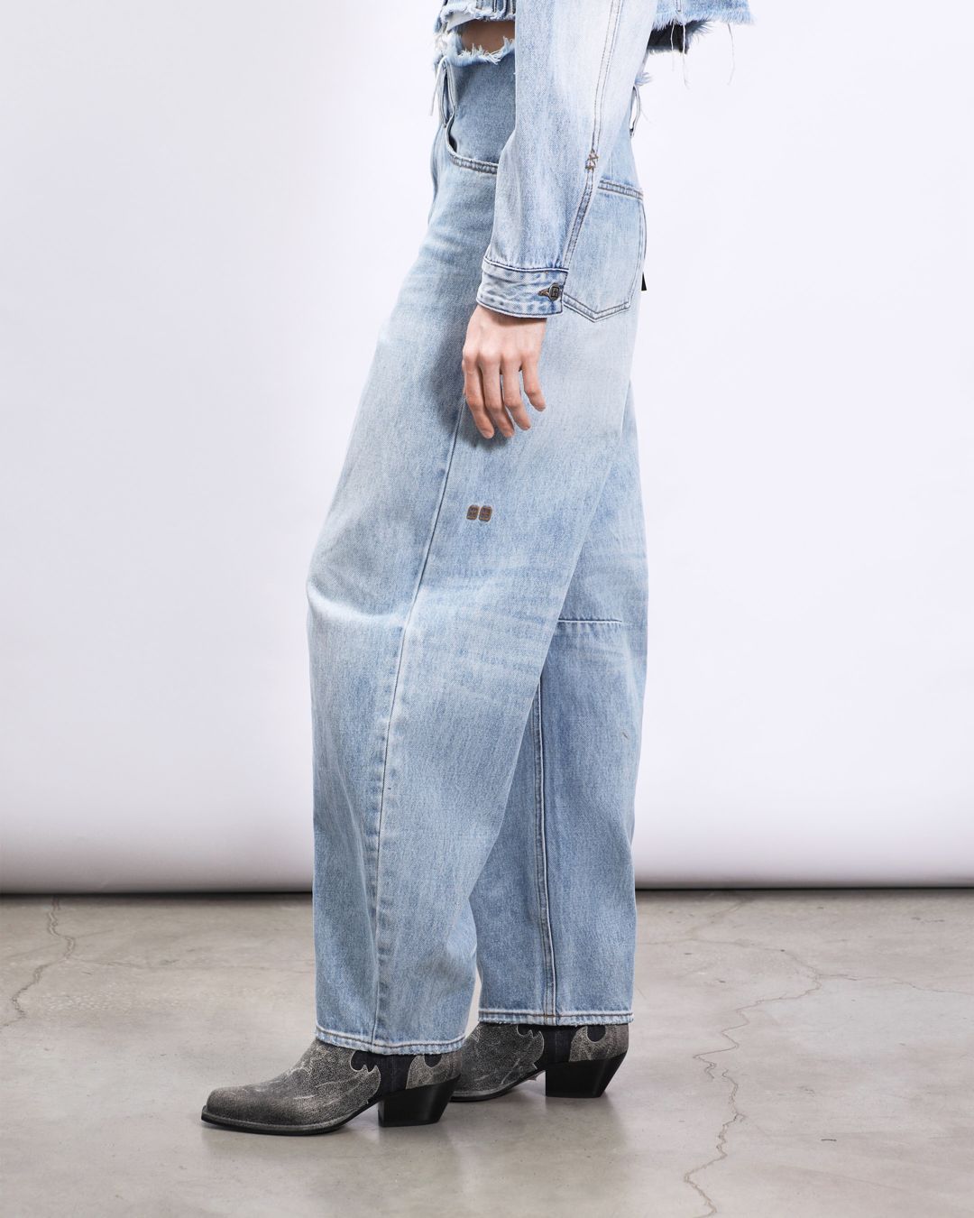 Купить Джинсы KSUBI