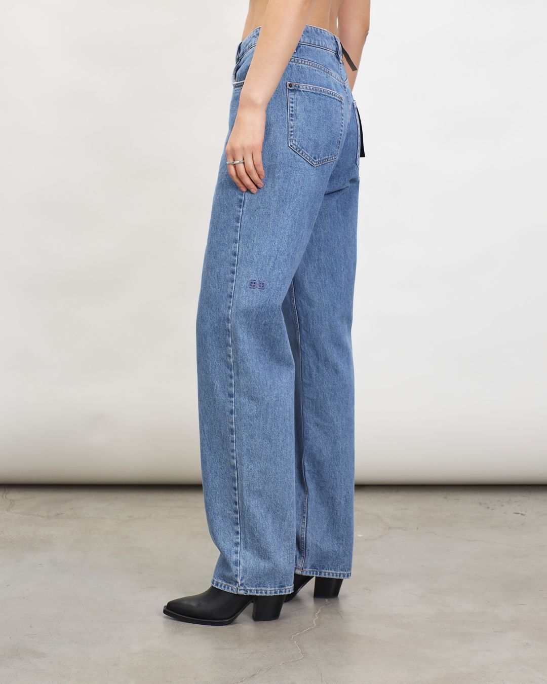 Купить Джинсы KSUBI