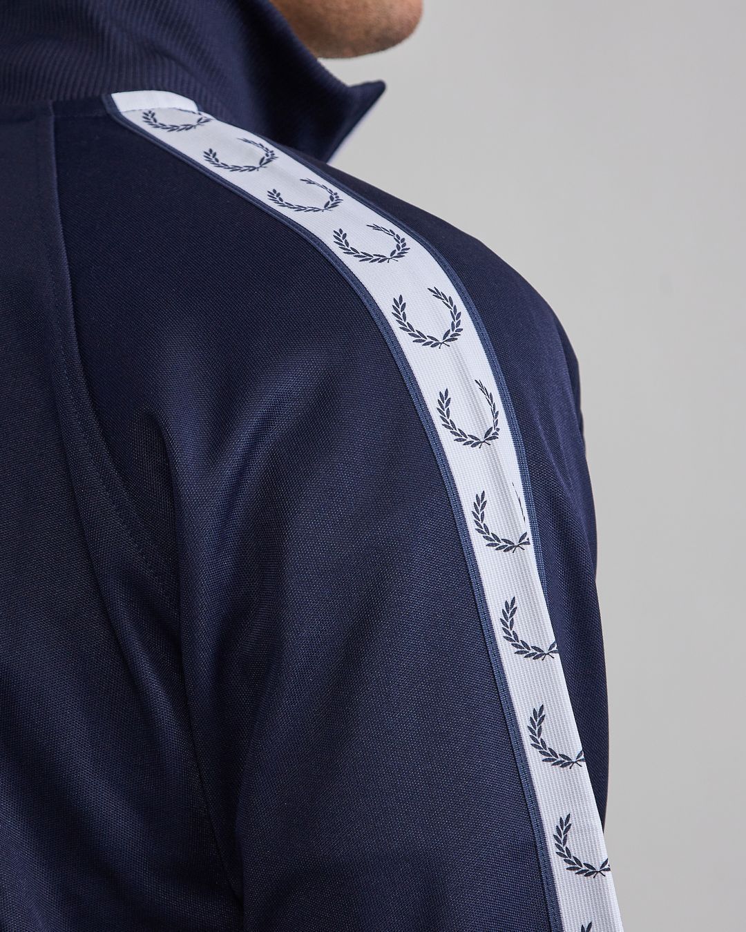 Купить Кардиган FRED PERRY