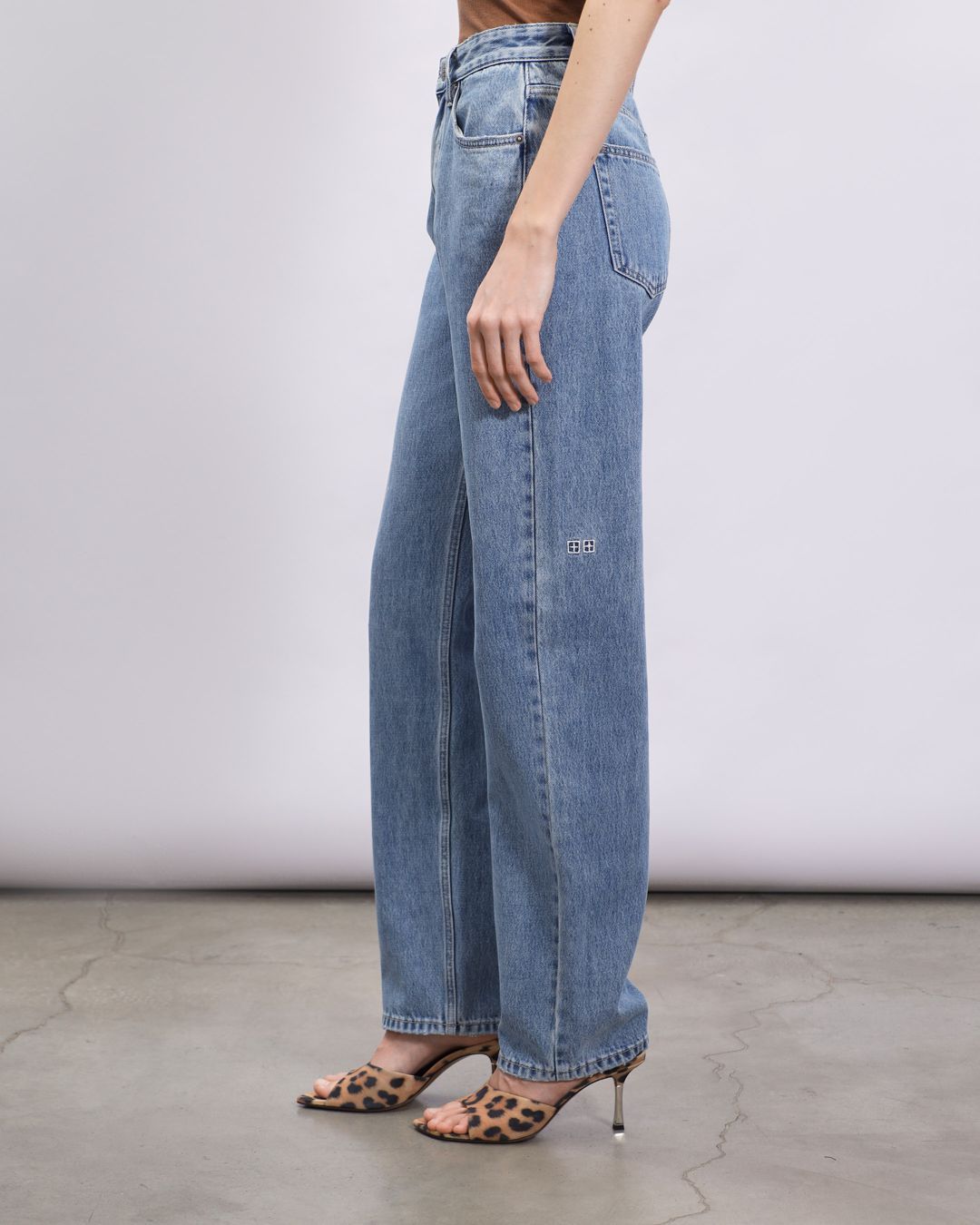 Купить Джинсы KSUBI